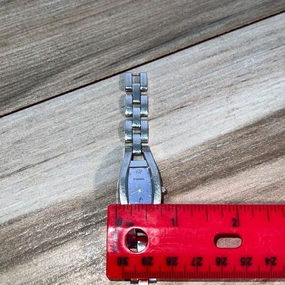 Fossil wrist watch women’s 7 1/4” ES-9315 blue face new battery silver tone band - Picture 4 of 6